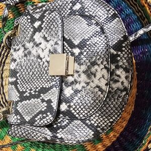 Elegant Snake Print Shoulder Bag